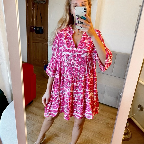 Amisu Dresses & Skirts - AMISU Pink and White Patterned Dress 🩷